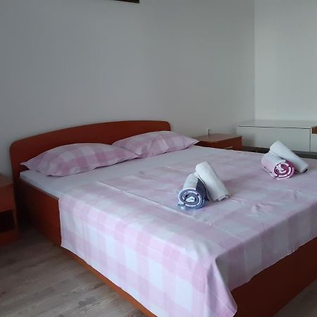 Apartments Davor Ceko Jesenice  Eksteriør billede