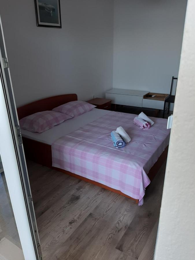 Apartments Davor Ceko Jesenice  Eksteriør billede